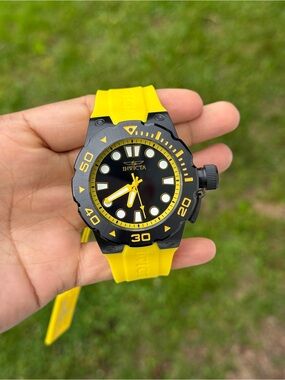 Invicta Black and Yellow pro diver Sport  Watch Mens
